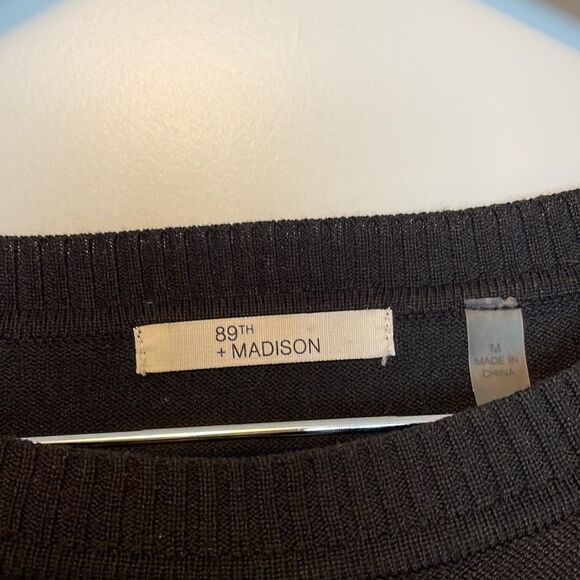 𝅺89th & Madison Crewneck Asymmetric Bottom Sweater Black Size Medium - Picture 4 of 10